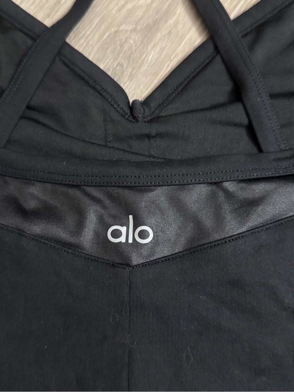 ALO Yoga Black Cross Strap Bra Top size M - Picture 3 of 5